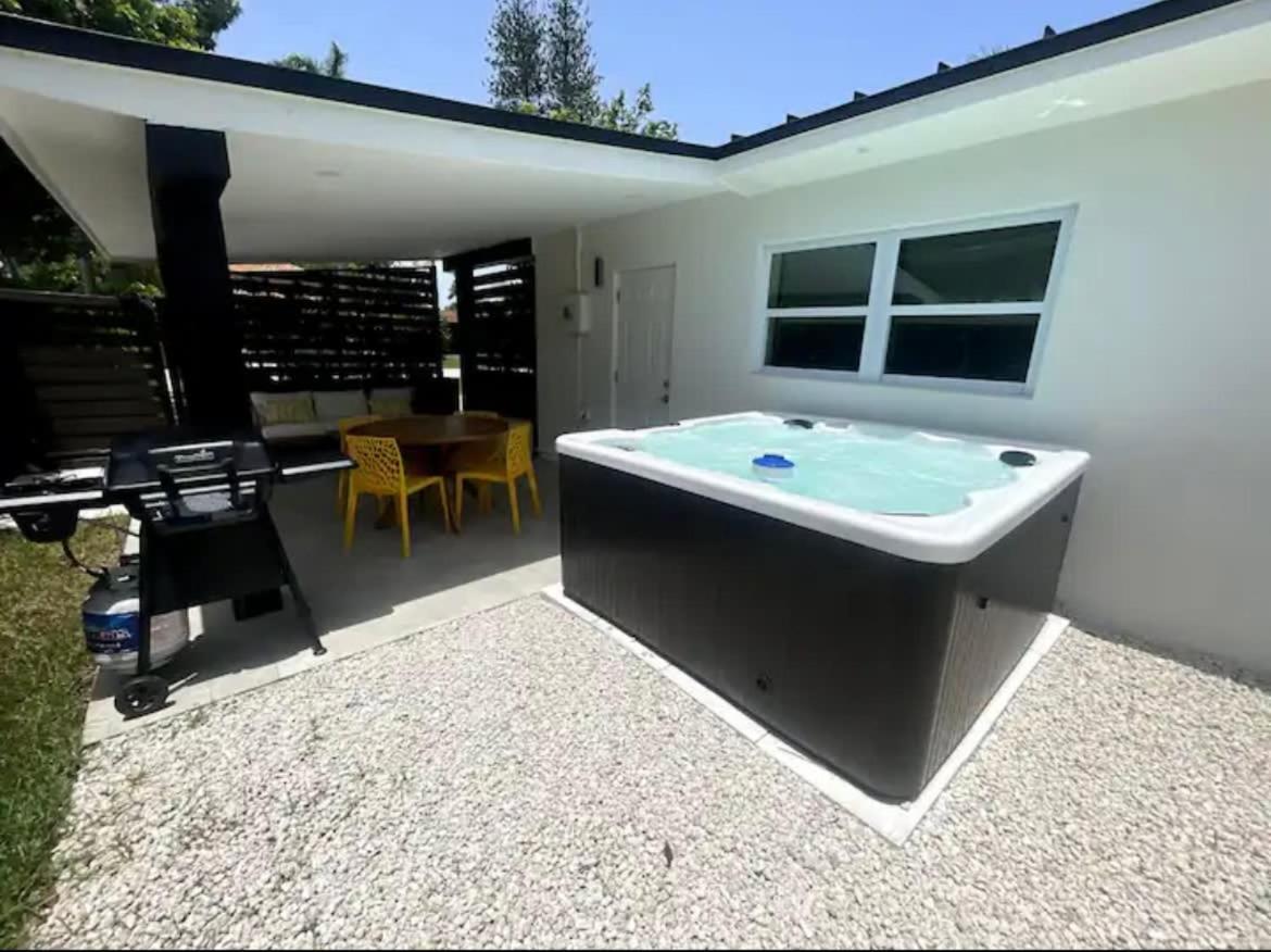 Casa Ana - Cozy Space Hot Tub And Large Fenced Yard Villa Miami Exterior photo